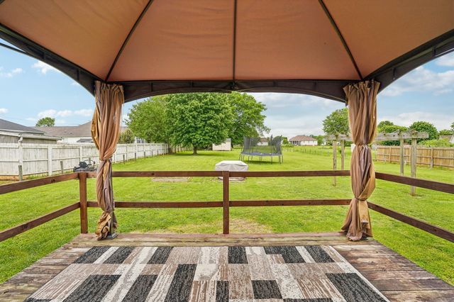 754 McClain Dr, Clarksville, TN 37040