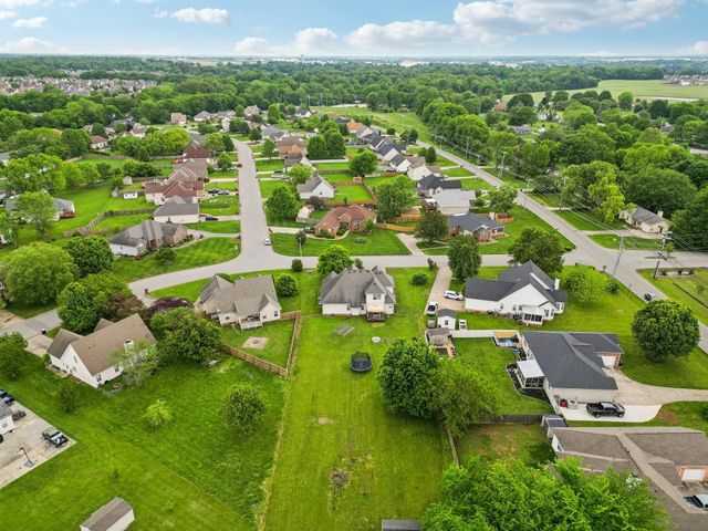 754 McClain Dr, Clarksville, TN 37040