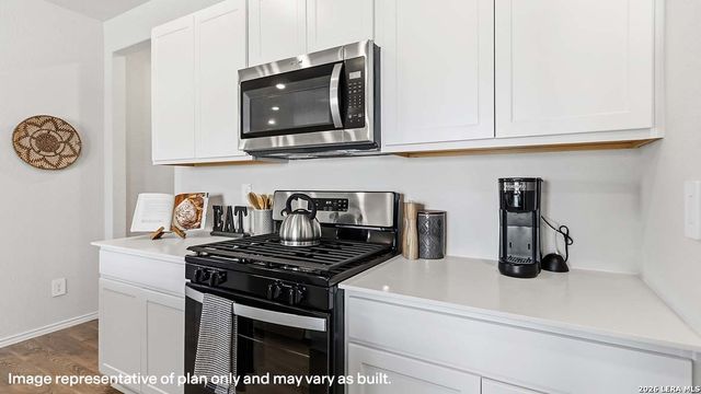 1547 Esmeralda Grv, San Antonio, TX 78253