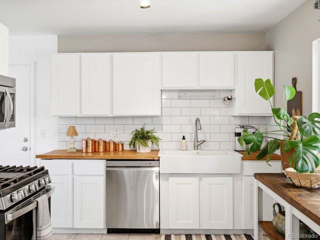 2888 S Zurich Ct, Denver, CO 80236