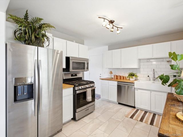2888 S Zurich Ct, Denver, CO 80236