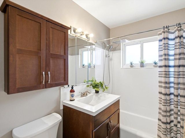 2888 S Zurich Ct, Denver, CO 80236