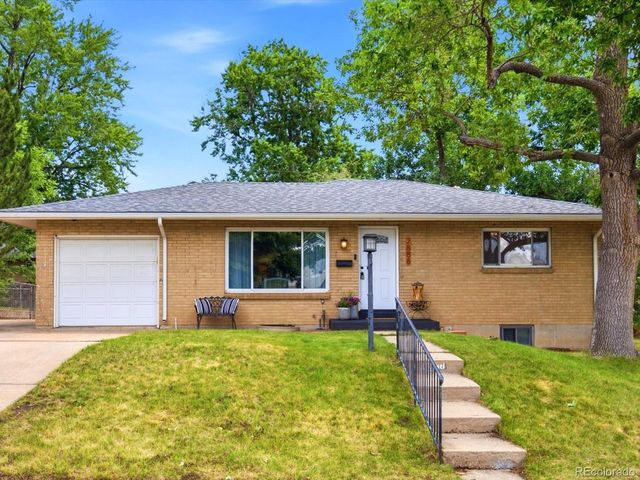 2888 S Zurich Ct, Denver, CO 80236