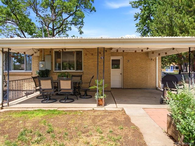 2888 S Zurich Ct, Denver, CO 80236