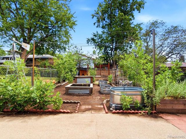 2888 S Zurich Ct, Denver, CO 80236