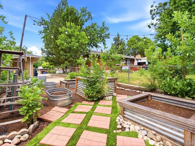 2888 S Zurich Ct, Denver, CO 80236