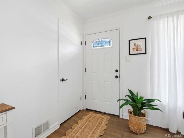 2888 S Zurich Ct, Denver, CO 80236