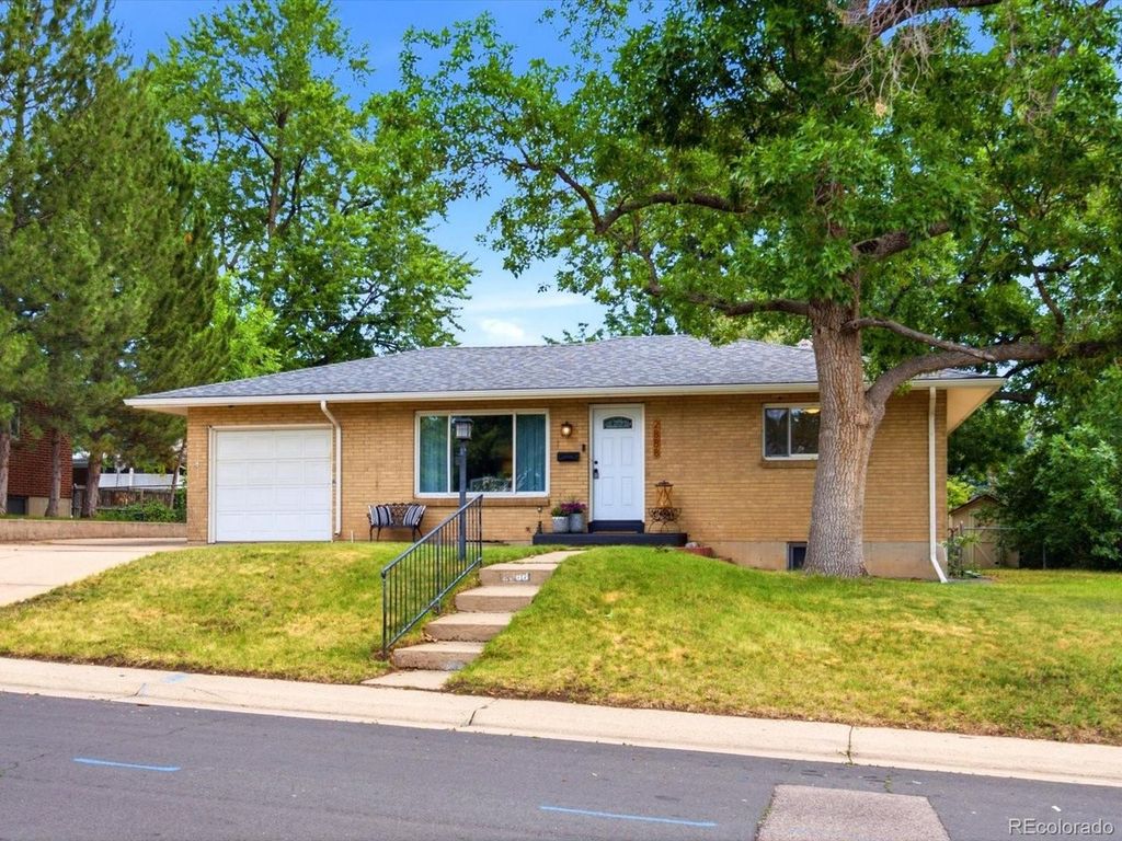 2888 S Zurich Ct, Denver, CO 80236