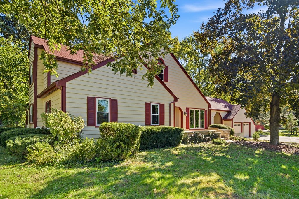 10S515 Glenn Drive, Burr Ridge, IL 60527 — photo 2