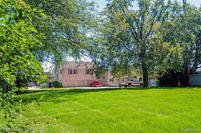 24713 Greater Mack Avenue, Saint Clair Shores, MI 48080