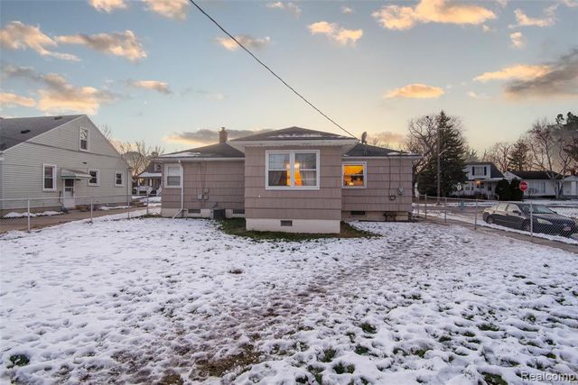 21858 Pleasant Avenue, Eastpointe, MI 48021