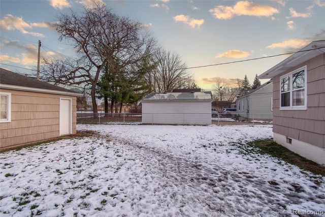 21858 Pleasant Avenue, Eastpointe, MI 48021