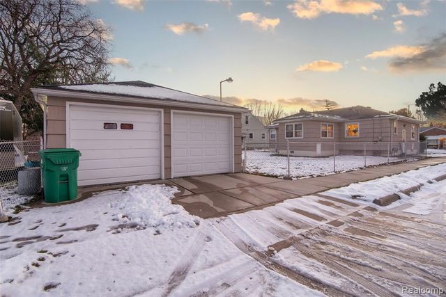 21858 Pleasant Avenue, Eastpointe, MI 48021