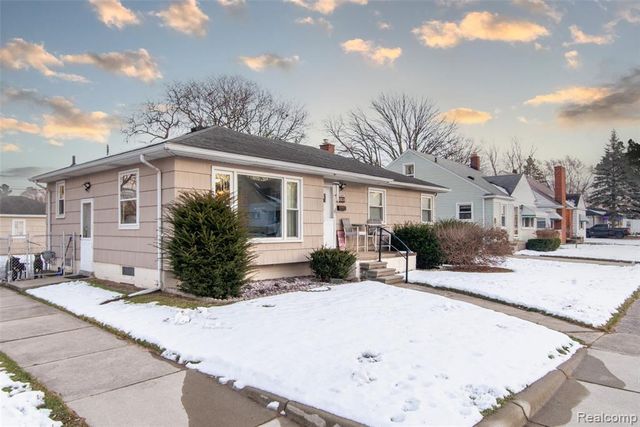 21858 Pleasant Avenue, Eastpointe, MI 48021