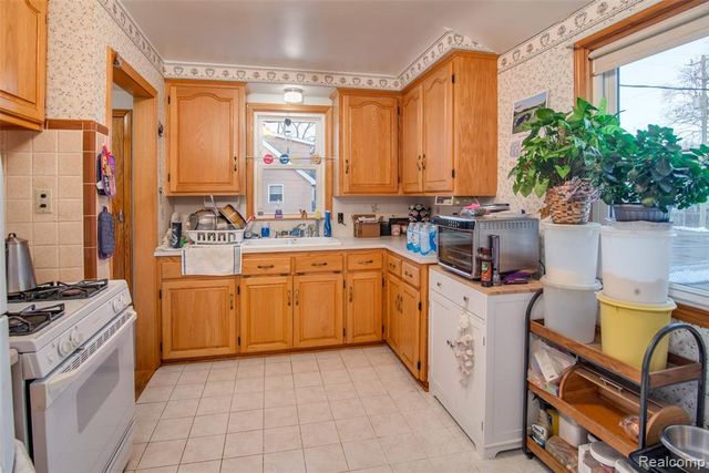 21858 Pleasant Avenue, Eastpointe, MI 48021