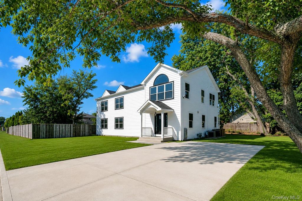171 FERRARIS Street, Copiague, NY 11726 — exterior