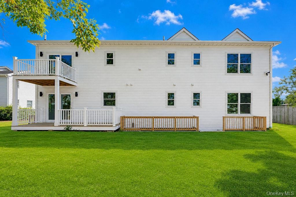 171 FERRARIS Street, Copiague, NY 11726 — photo 5