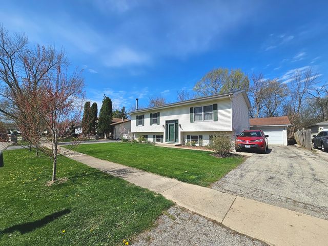 424 Greenview Drive, Park City, IL 60085