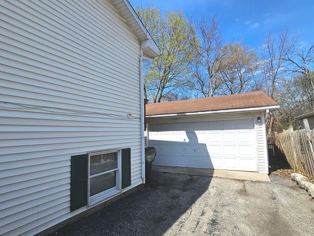 424 Greenview Drive, Park City, IL 60085