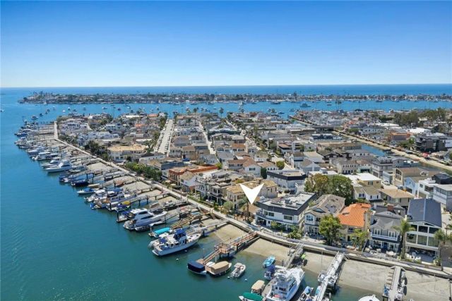 323 E Bay Front, Newport Beach, CA 92662