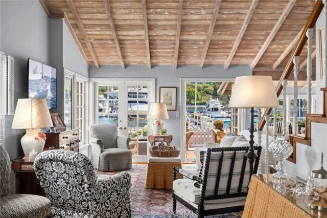 323 E Bay Front, Newport Beach, CA 92662