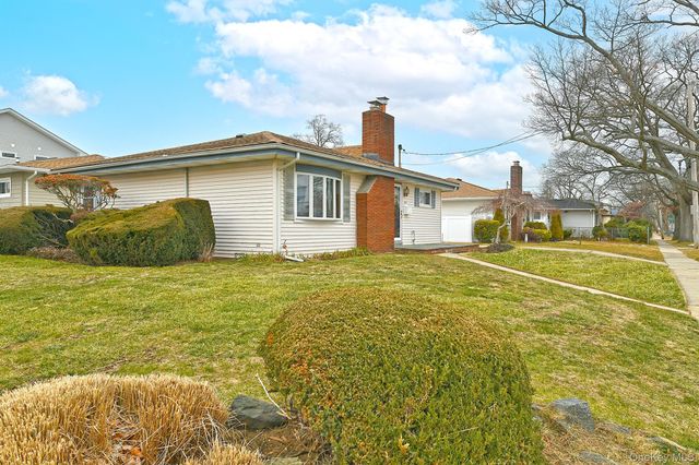 481 Leonard Boulevard, New Hyde Park, NY 11040