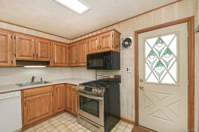 481 Leonard Boulevard, New Hyde Park, NY 11040