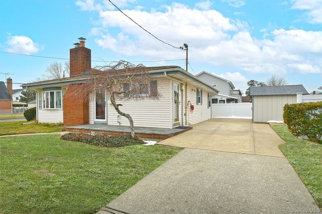 481 Leonard Boulevard, New Hyde Park, NY 11040