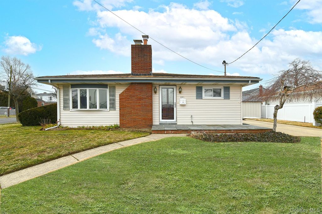 481 Leonard Boulevard, New Hyde Park, NY 11040