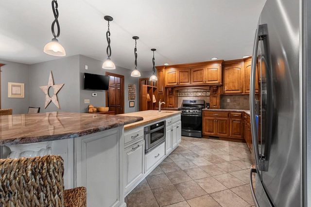 899 PINE HILL DRIVE, Oneida, WI 54155