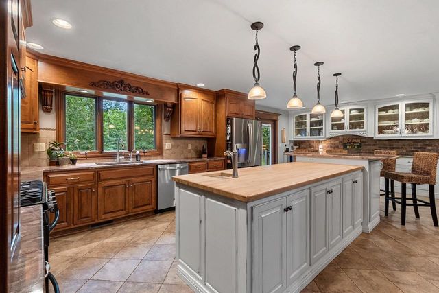 899 PINE HILL DRIVE, Oneida, WI 54155
