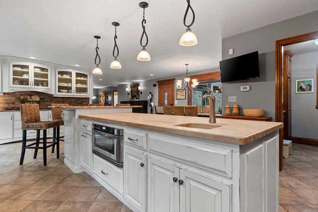 899 PINE HILL DRIVE, Oneida, WI 54155