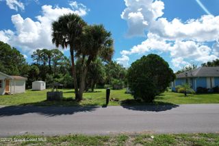 2775 E Hickory Circle, Mims, FL 32754