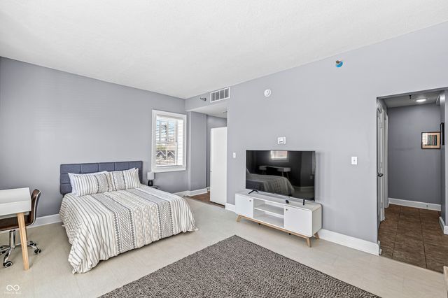230 E 9th Street 302, Indianapolis, IN 46204