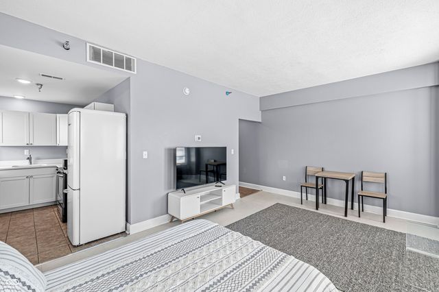 230 E 9th Street 302, Indianapolis, IN 46204