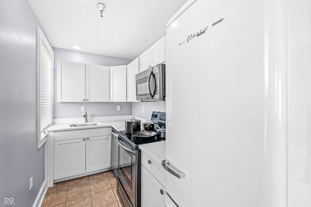 230 E 9th Street 302, Indianapolis, IN 46204