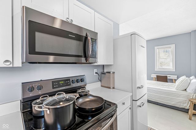 230 E 9th Street 302, Indianapolis, IN 46204