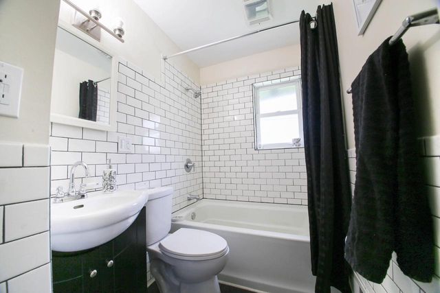 2702 Loraine AVENUE, Racine, WI 53404