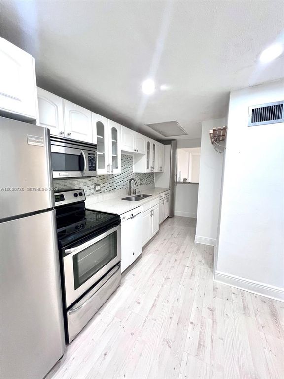 3660 NE 166th St 405, North Miami Beach, FL 33160