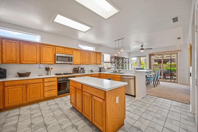 423 Poppyfield Ct, Lincoln, CA 95648