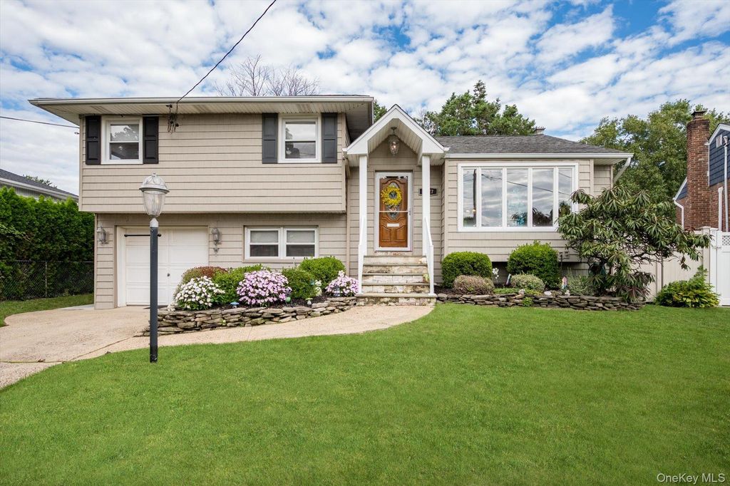 2877 Gerald Court, North Bellmore, NY 11710 — exterior