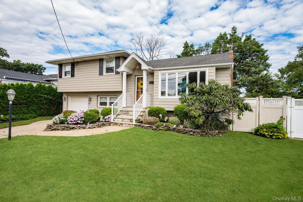 2877 Gerald Court, North Bellmore, NY 11710 — photo 2