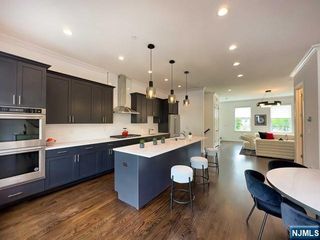 2 Parkside Lane, Teaneck, NJ 07666