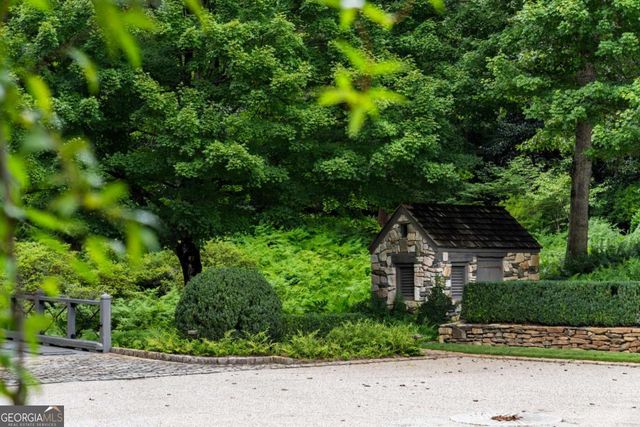 1727 W Paces Ferry Road NW, Atlanta, GA 30327