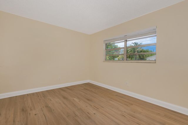 6560 SW 20th Street, North Lauderdale, FL 33068