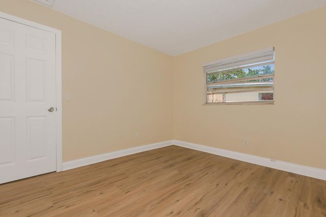6560 SW 20th Street, North Lauderdale, FL 33068