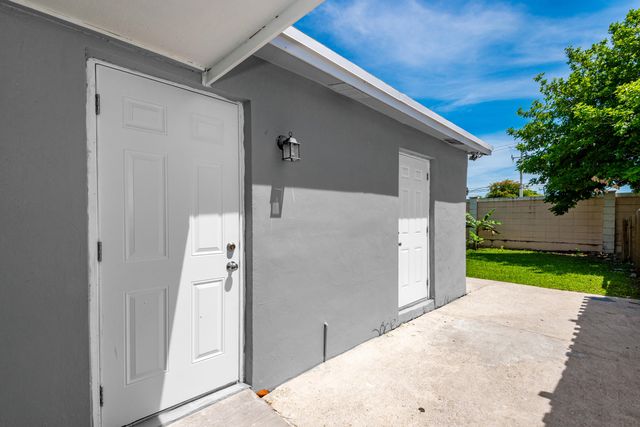 6560 SW 20th Street, North Lauderdale, FL 33068