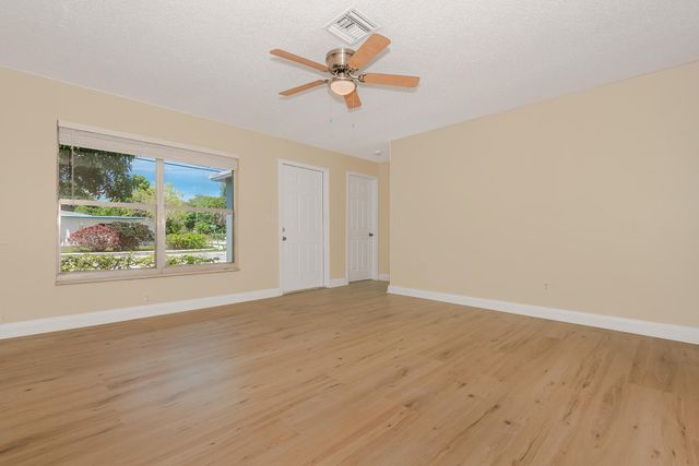 6560 SW 20th Street, North Lauderdale, FL 33068