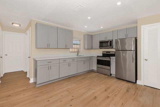 6560 SW 20th Street, North Lauderdale, FL 33068