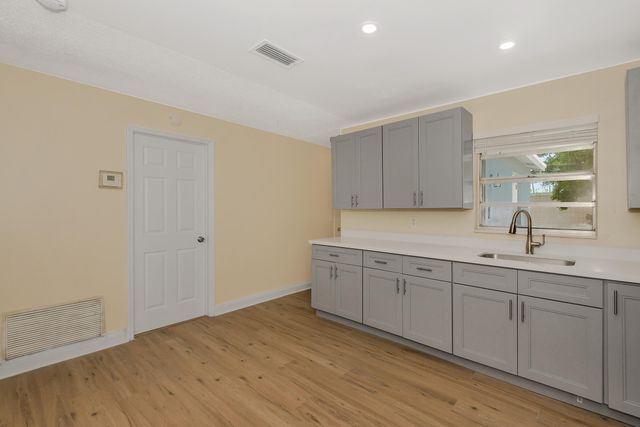 6560 SW 20th Street, North Lauderdale, FL 33068